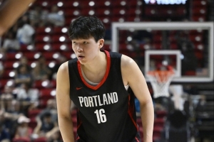 夏普：杨瀚森有成为高水平球员的潜力 他的身高&amp;球商都能帮助球队