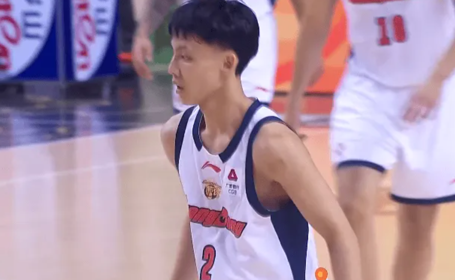 Baccarat-广东半场压制同曦！焦泊乔徐杰齐爆，三外崩盘，同曦无稳定得分点